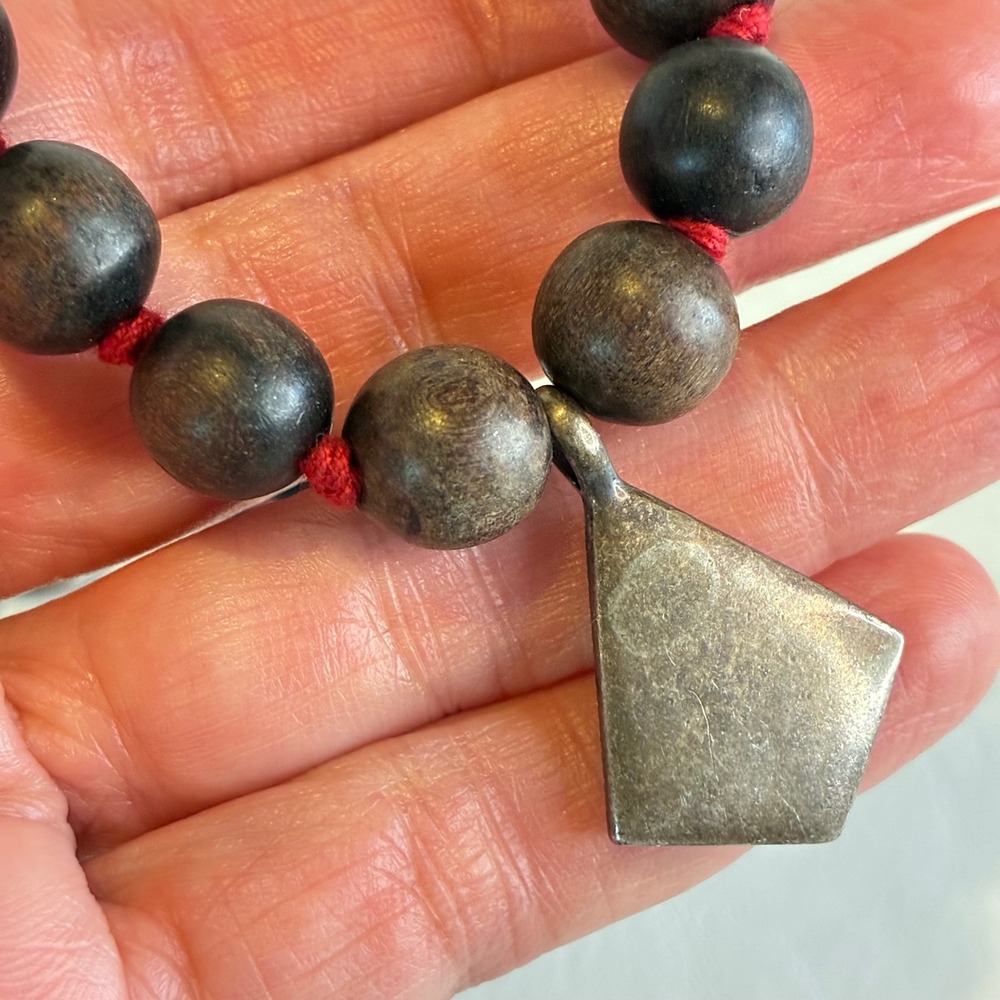 Lucky Brand Necklace Wood Bead Hand Knotted Red Cord Toggle Pendant - Picture 7 of 13